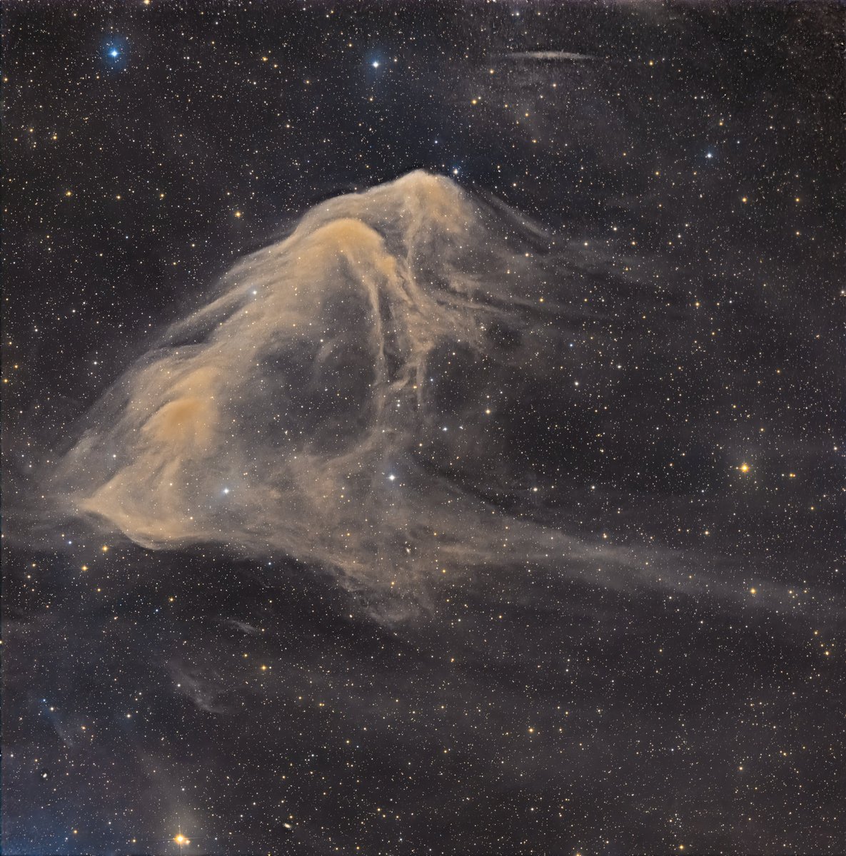chucksastropho1's tweet image. My latest capture - a dark nebula called the Stingray Nebula (SH2-63).   Dark nebulae glow primarily in infrared light, but also reflect visible light from surrounding stars.  

Celestron RASA telescope
ZWO ASI533MC color camera
Antlia L-Filter
Starfront Observatories, TX