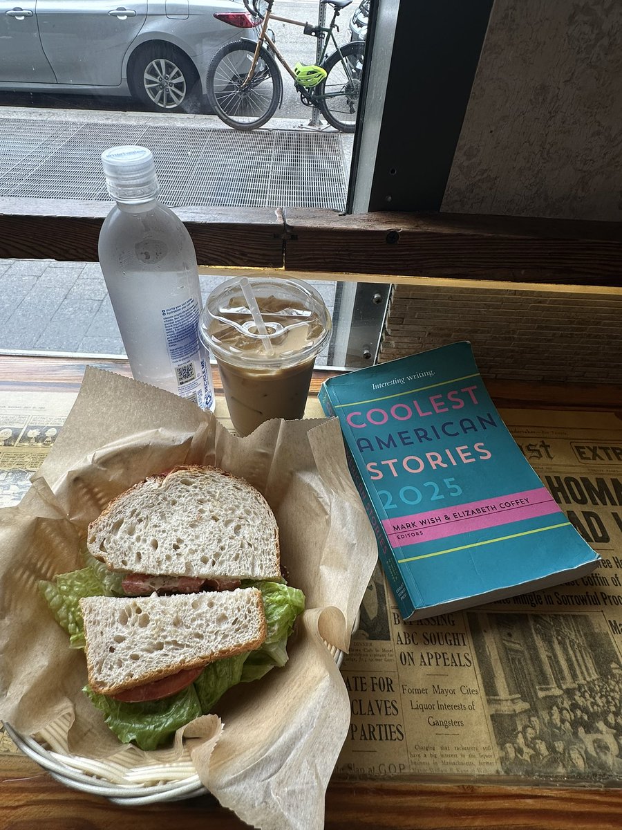 JustCoolStories's tweet image. Cool Sunday diner☕️ read with Bob Dylan soul.🎤 “Highlands” on repeat🎧🔂, “Mass” in-hand.📖
Don’t miss it; grabs yours now!🛒
Click the Linktree🔗 in bio to order COOLEST 2025📘 or visit: amzn.to/4958AFN
#EdMcManis #CoolestAmericanStories #BobDylan #ShortStory…