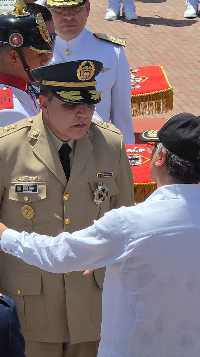 SARGENTOCHALA's tweet image. La preocupante práctica al interior del @COL_EJERCITO: Premios por apadrinamiento, más no por méritos

Dentro del Ejército Nacional, existe una preocupante práctica: la de otorgar premios y condecoraciones a personal que carece de ética y principios. Estas distinciones se…