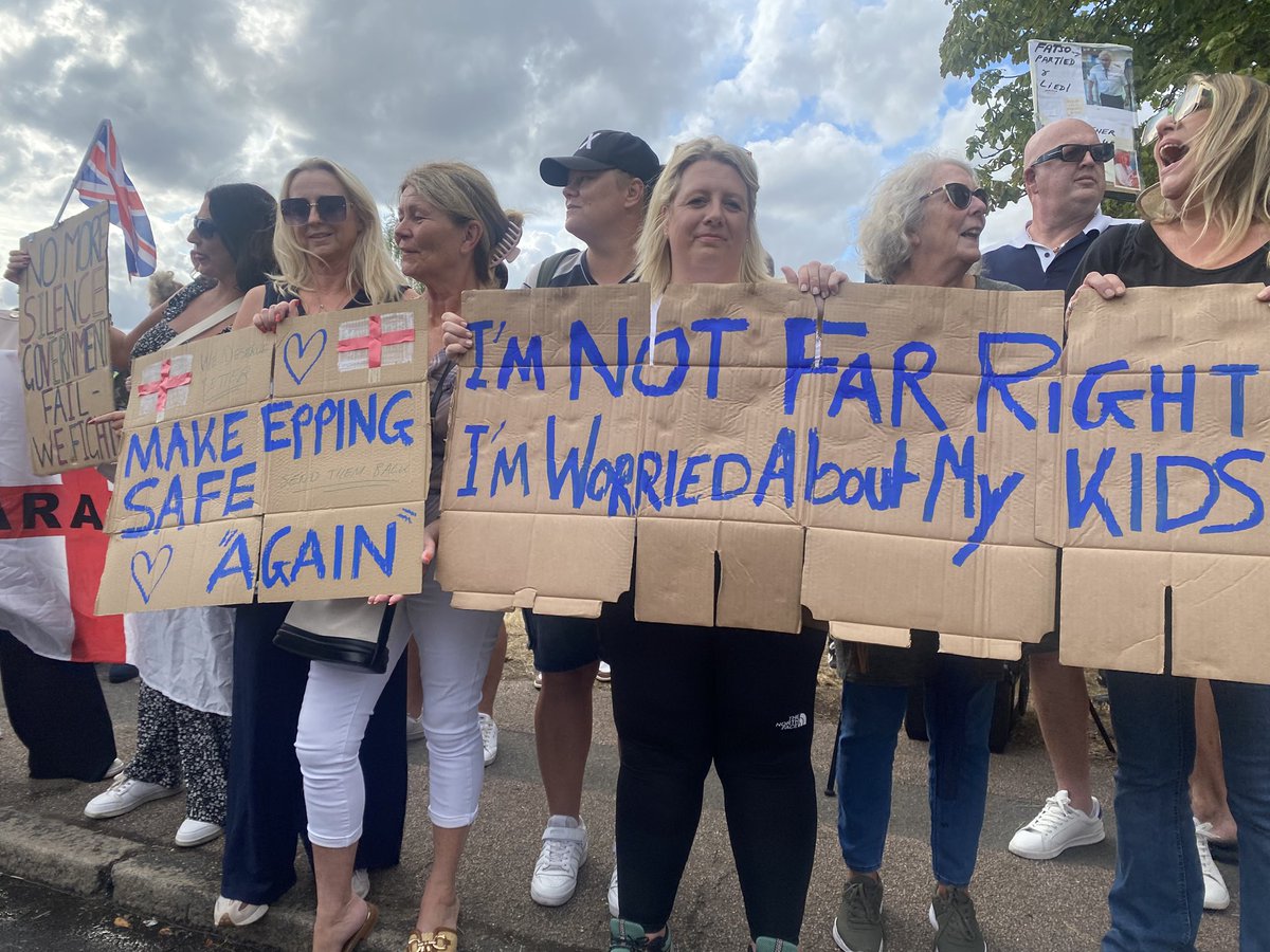 GregMcX1's tweet image. Reporting for @BBCNews from The Bell Hotel in Epping. Over 1,000 protesters gathered today — some traveling from across the country. A long day, but overall a relatively trouble-free and mostly peaceful protest. #Epping #BBCNews #ProtestCoverage #OnTheGround #Journalism…