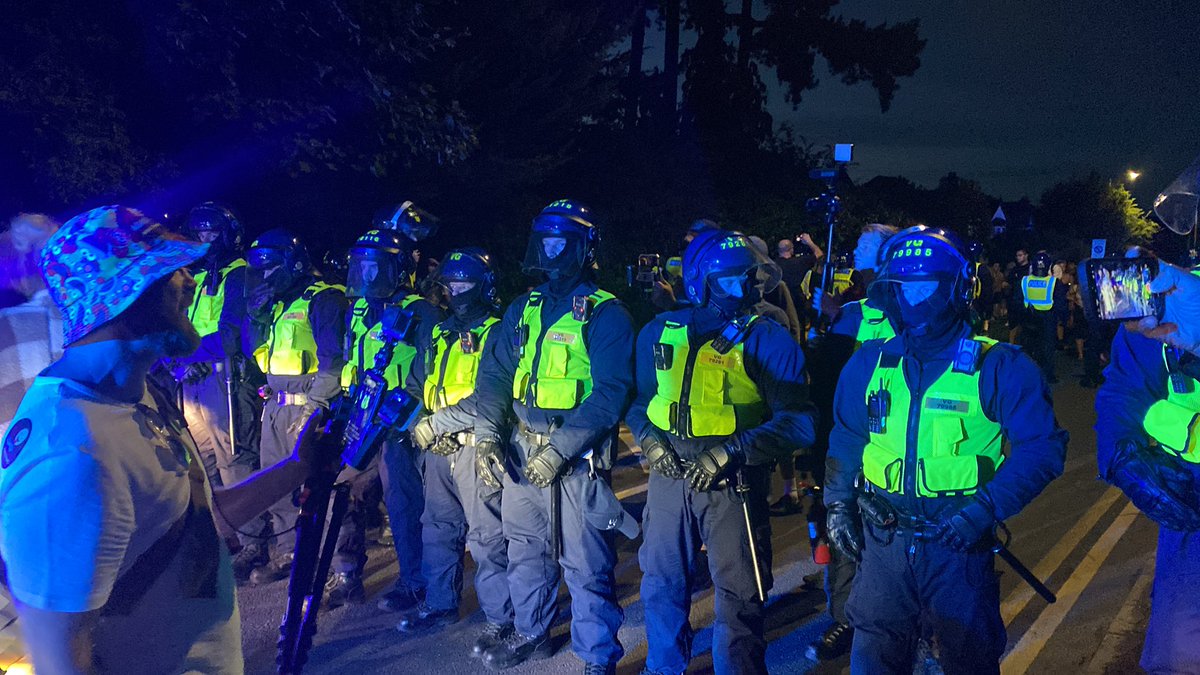 GregMcX1's tweet image. Reporting for @BBCNews from The Bell Hotel in Epping. Over 1,000 protesters gathered today — some traveling from across the country. A long day, but overall a relatively trouble-free and mostly peaceful protest. #Epping #BBCNews #ProtestCoverage #OnTheGround #Journalism…