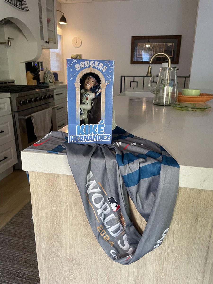 DodgerFanWeekly's tweet image. Ugh… let’s lighten up the mood a bit! 🥴

Win this Kiké bobblehead and #Dodgers World Series scarf.  💙

Just like and retweet to enter. 🏆 

We’ll select the winner in early August. 🙌

Good luck.  🍀