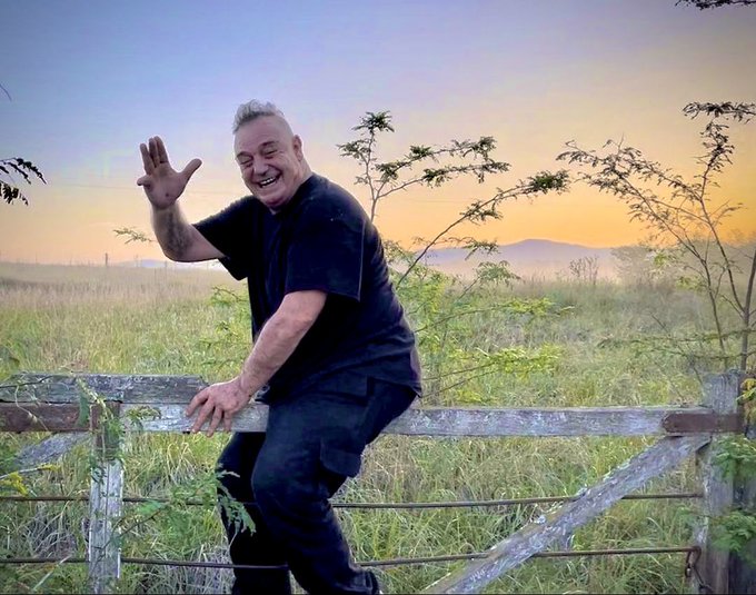 GabrielKreator's tweet image. "Los más grandes amigos no son los que se ven todos los días, sino aquel que uno ve de vez en cuando y parece que lo vio ayer"
Iorio, siempre enseñando.