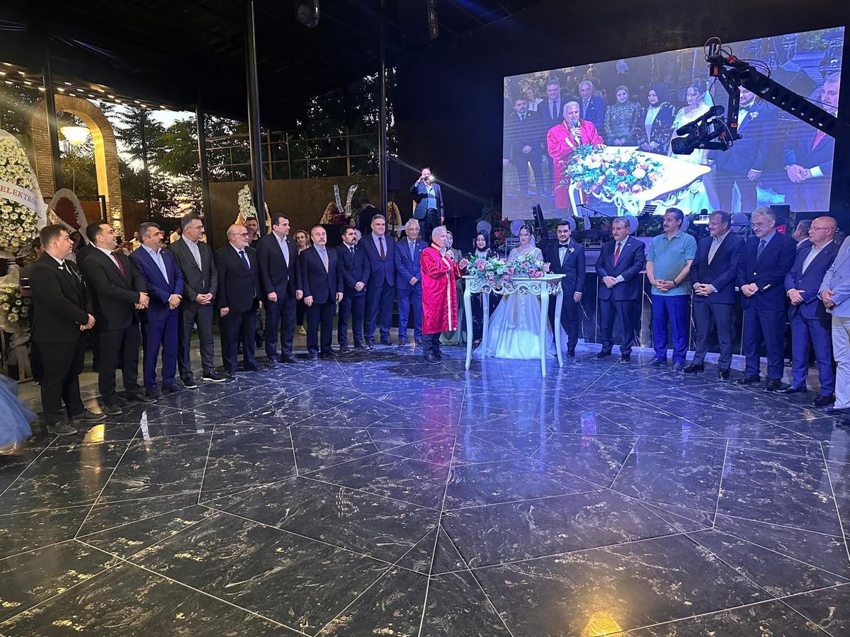 Genel başkanımız Sn Mustafa DESTCİ’nin teşrifleriyle Genel başkan Yardımcımız Ekrem ALFATLI’nın oğlu Ömer Faruk ALFATLI’nın düğün cemiyetine ilçe yönetimimizle birlikte katılım sağladık.

Çiftimize bir ömür boyu mutluluklar dileriz.
#bbpgürsu