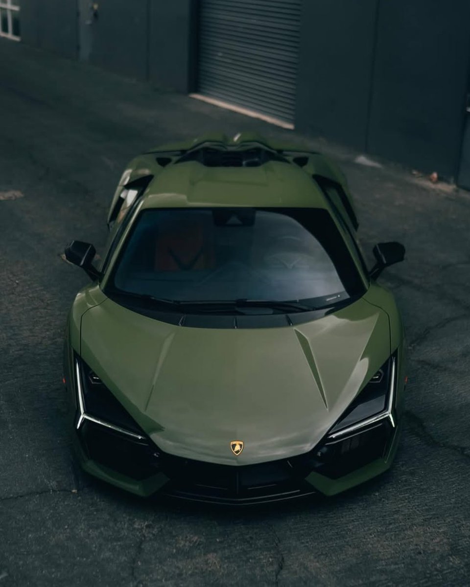 duPontREGISTRY's tweet image. 2024 Lamborghini Revuelto presented in Verde Turbine | Asking Price: $799,999
