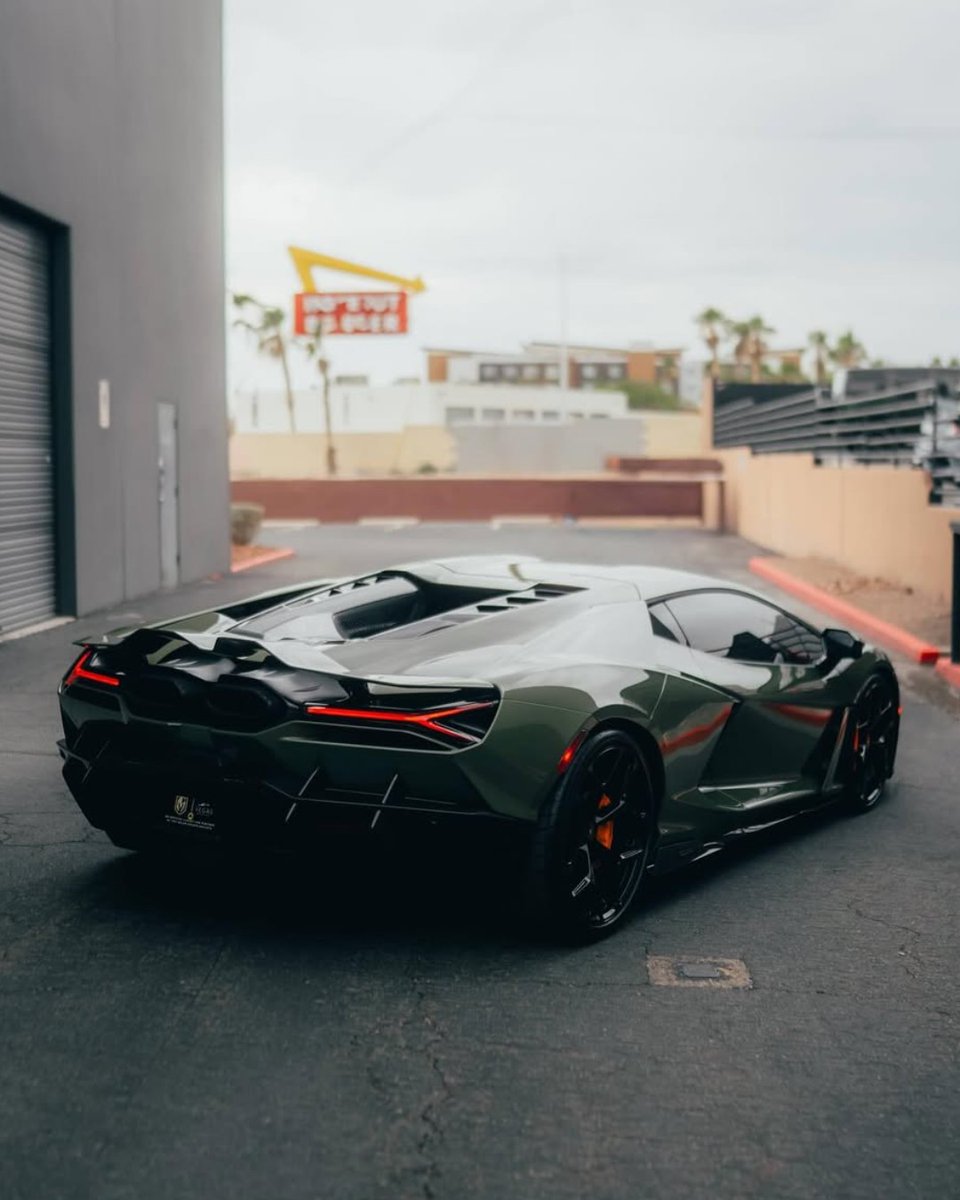 duPontREGISTRY's tweet image. 2024 Lamborghini Revuelto presented in Verde Turbine | Asking Price: $799,999