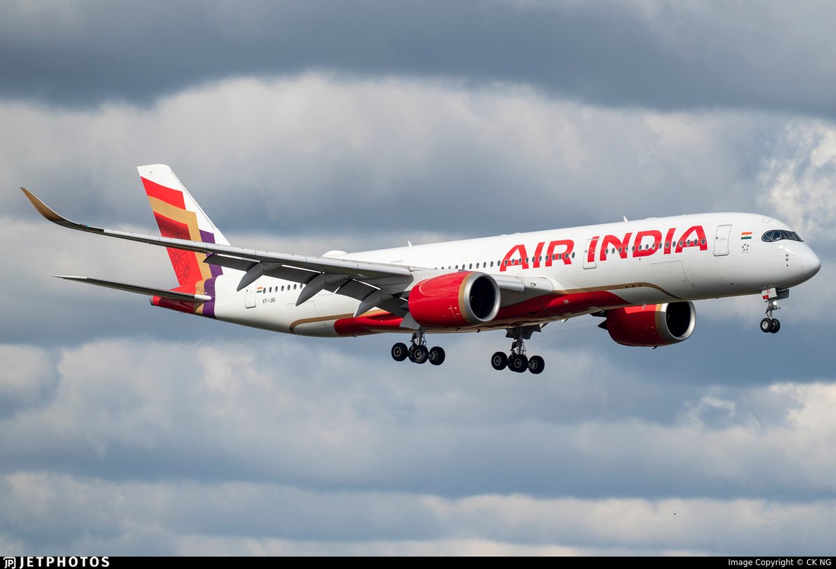 JetPhotos's tweet image. An Air India A350 landing in London. jetphotos.com/photo/11762771 © CK NG