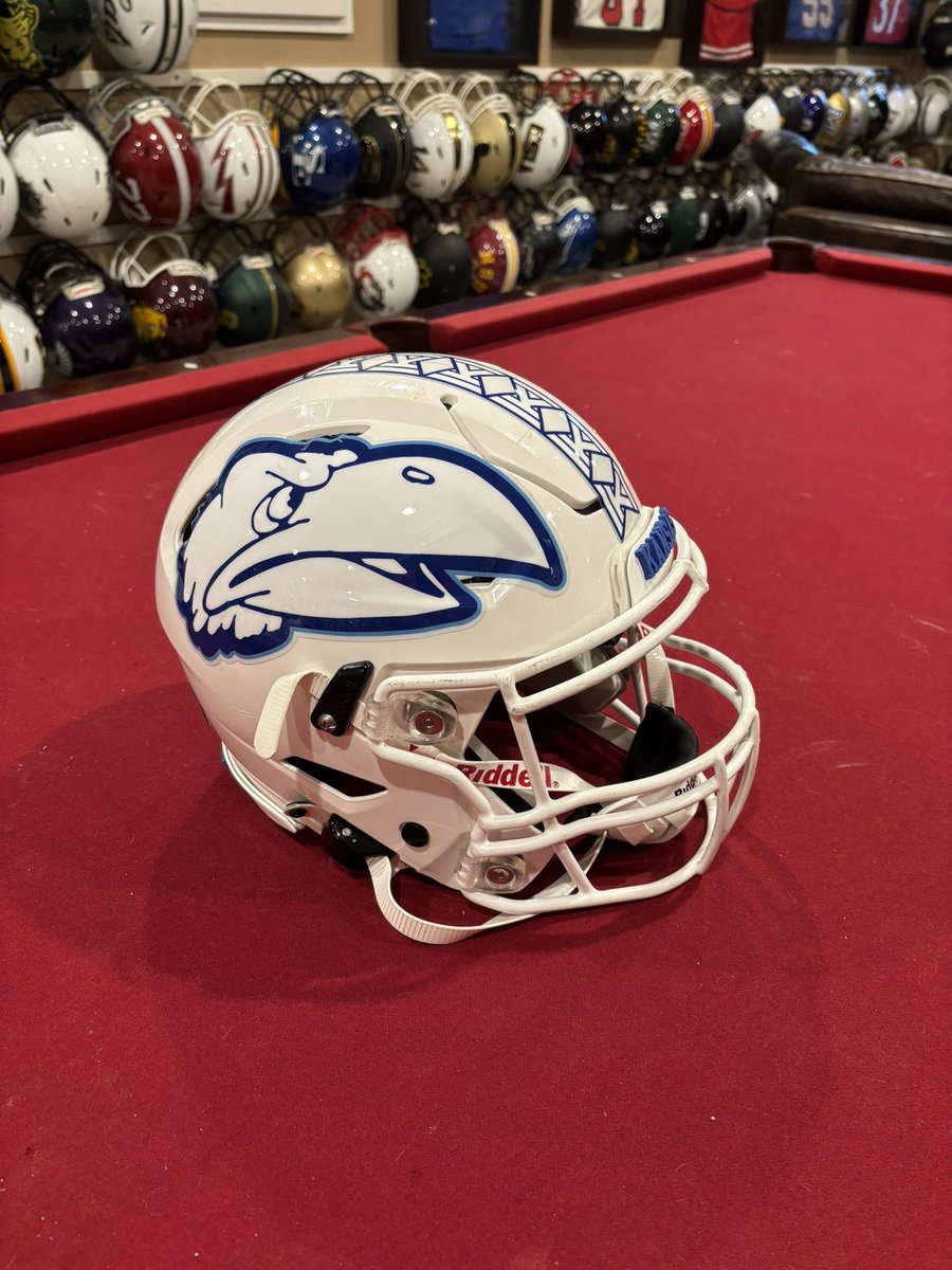 JerryQuickel's tweet image. ‼️New Lid‼️Rock Chalk Jayhawk! @KU_Football has been wearing this masterpiece once a year. Finally got my hands on one! This is my 27th KU helmet and #626 of the collection! So Pumped for the new stadium! @KUAthletics @FB_Helmet_Guy @CFBHome #KUfball #RCJH #RockChalk