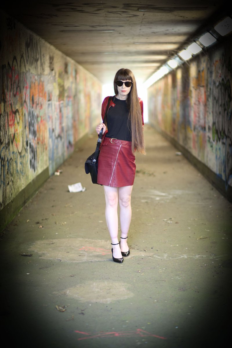 And that's the last of my graffiti tunnel photos for tonight!

The photographer, Jonathan Tennant, is on Adultfolio at adultfolio.com/publishedphoto… and has two Purpleports - purpleport.com/portfolio/suns… and purpleport.com/portfolio/jont…