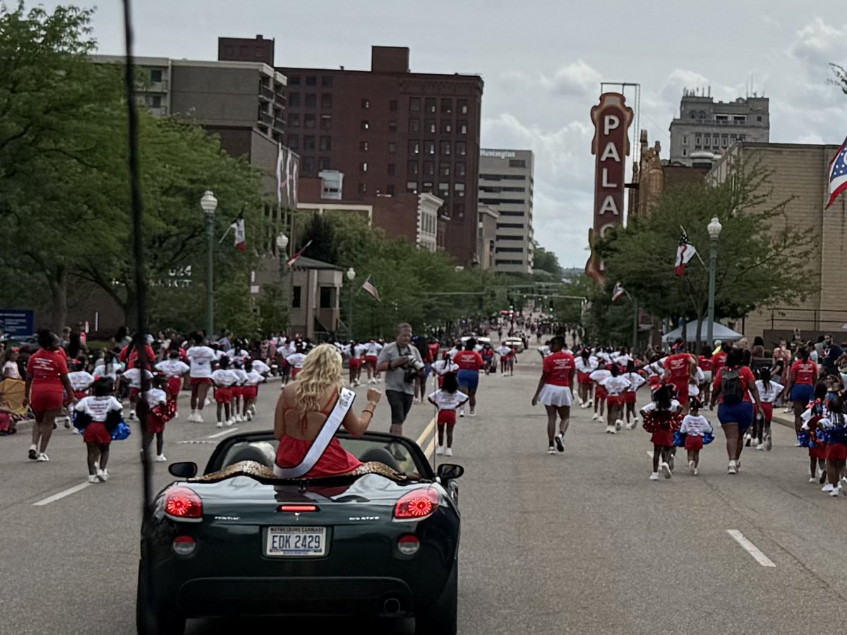 1480whbc's tweet image. It's the HOF Community Parade with @1480whbc @TheKennyRoda & Brian Novak, along with @Mix941Radio @javajoel and the city of Canton!