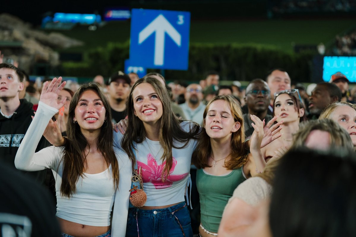 greglaurie's tweet image. We had an amazing night at the Harvest Crusade! The stadium was over capacity with more than 45,000 people in attendance and more than 200,000 people viewing online.
We also had over 500 radio stations across the US broadcasting the event live. And God answered our prayers! We…