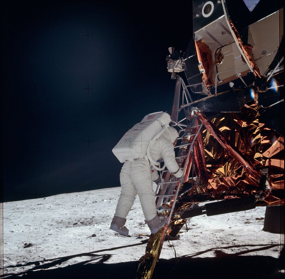 BILLWALSHTV's tweet image. On this date… this guy put his foot on the moon and made history! He was an amazing man and true American hero. I was blessed to have spent time with and was his escort on an Air Force DV trip. 🇺🇸🇺🇸 #apollo11 @Live5News