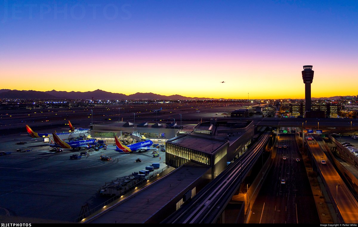 JetPhotos's tweet image. A November evening in Phoenix. jetphotos.com/photo/11762936 © Parker White