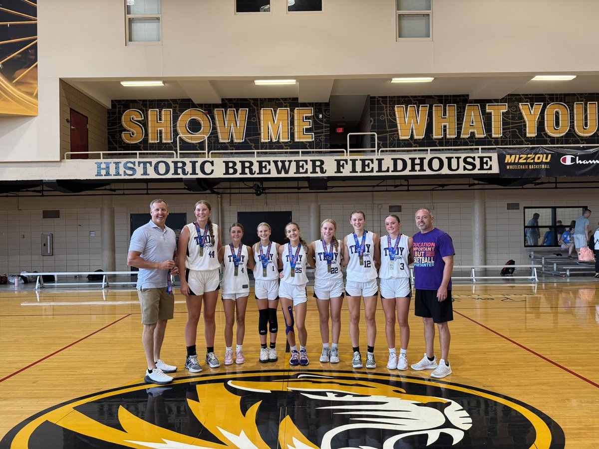 Proud of the commitment several of our players have made this summer playing with their AAU teams 
Congrats to these players and coaches on the Show-Me State tourney win this weekend
