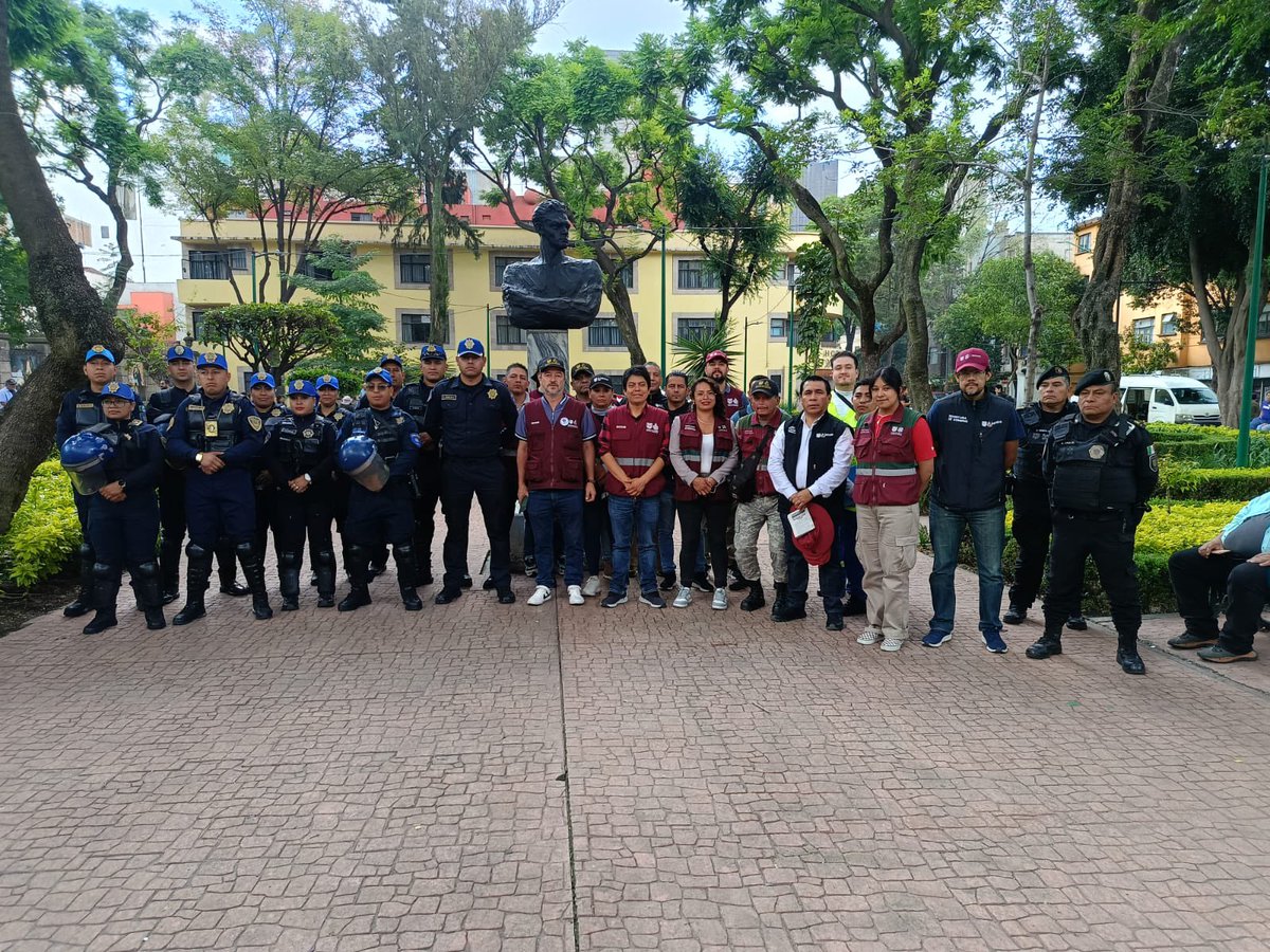 craviotocesar's tweet image. Saldo blanco y, fiel a las convicciones de izquierda, concluyó en paz la manifestación en contra del retiro ilegal de las estatuas de Fidel Castro y del “Che” Guevara en Plaza San Carlos, colonia Tabacalera.
El Grupo de Diálogo y Convivencia, encabezado por el subsecretario…