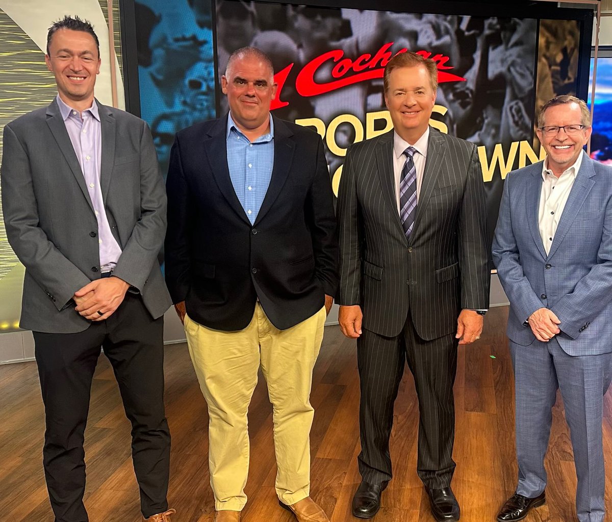 KDPomp's tweet image. Join us tonight at 11:35 for @number1cochran Sports Showdown with my panel of @JMackeyPG @rayfitt1 and @tsnmike
Lots of Steelers topics in advance of the Opening of training camp. Plus Pirates losing games but not money$$