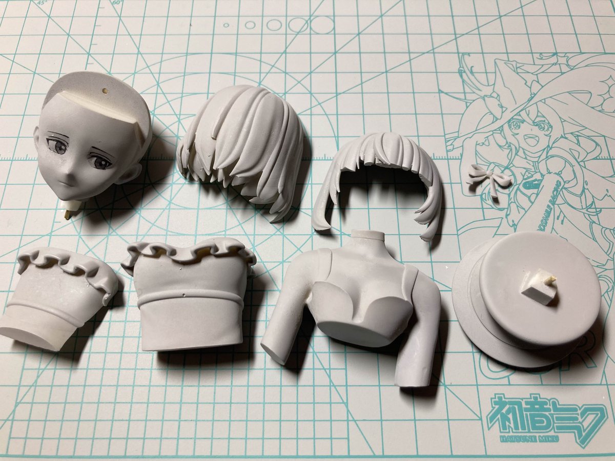 🧩パーツそろいました！

胸像ということでパーツ数は控えめですが、
初の3Dプリンター出力に苦戦しまくり、
サポートミスや造形崩れで何度もやり直しました…。
でもようやく形になって、本当にうれしいです…！

#WF2025S