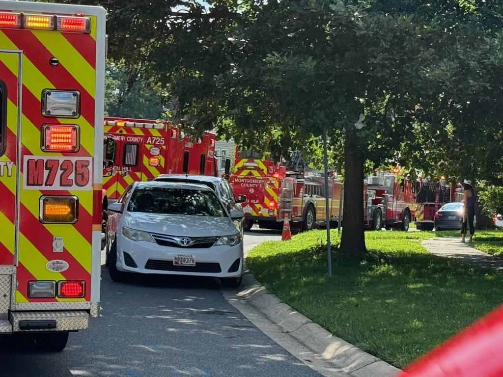 DavidPazos15's tweet image. .@mcfrs members of Fire Station 25(Aspen Hill) surprised a younger community member in the 3300blk of Niles St for their 3rd birthday. Members were able to show support for young Eli and the block party occurring before leaving on an emergency call. Happy birthday, Eli! @mcfrsPIO