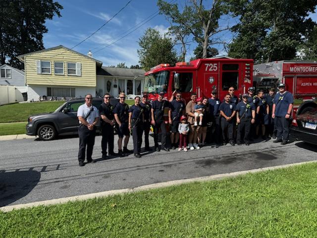 DavidPazos15's tweet image. .@mcfrs members of Fire Station 25(Aspen Hill) surprised a younger community member in the 3300blk of Niles St for their 3rd birthday. Members were able to show support for young Eli and the block party occurring before leaving on an emergency call. Happy birthday, Eli! @mcfrsPIO