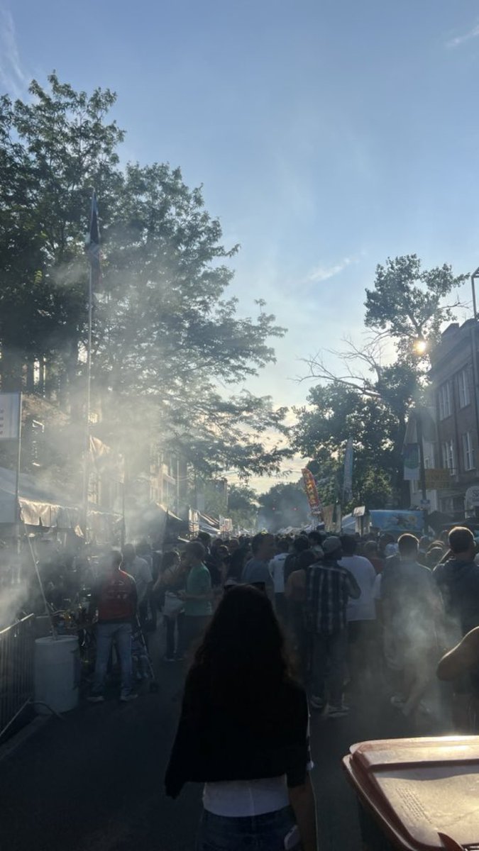 jiratickets's tweet image. nobody at this street food festival knows I have an AWS Solutions Architect certification