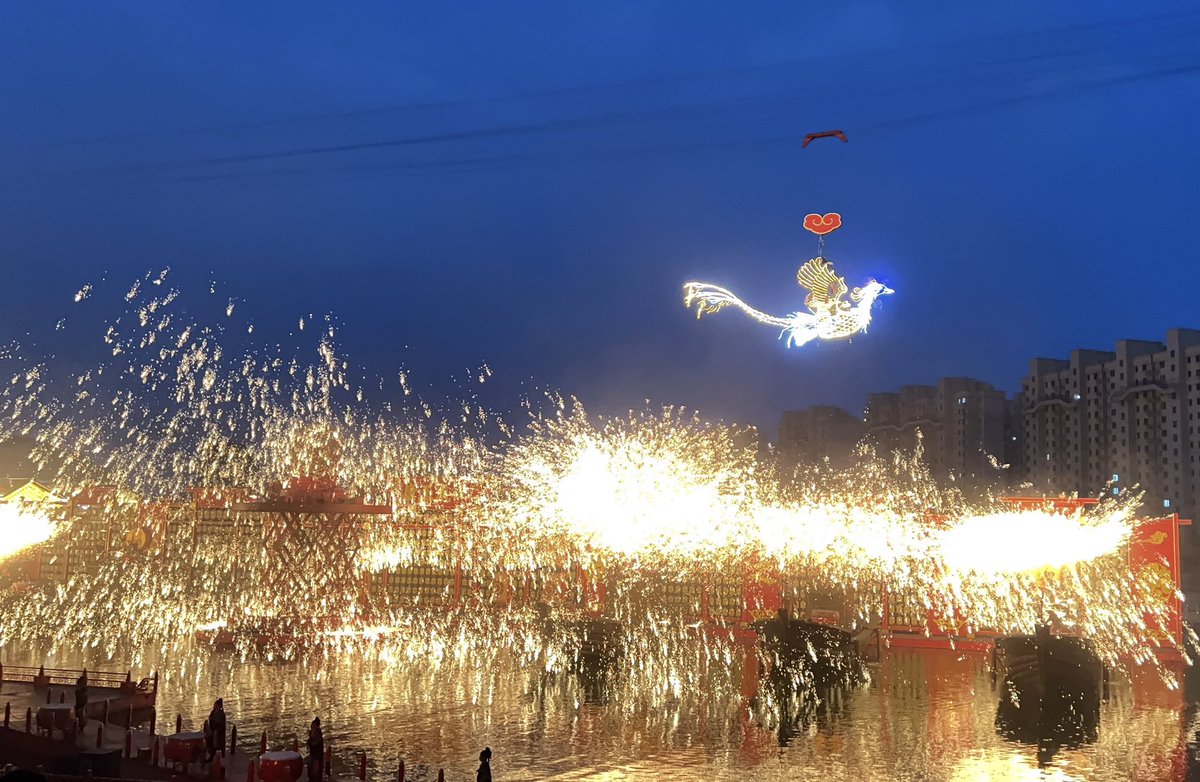 KinKi Kids 1997-2025 28周年
　　　　　お疲れ様👏🎉🍾
DOMOTO  これからよろしく😄