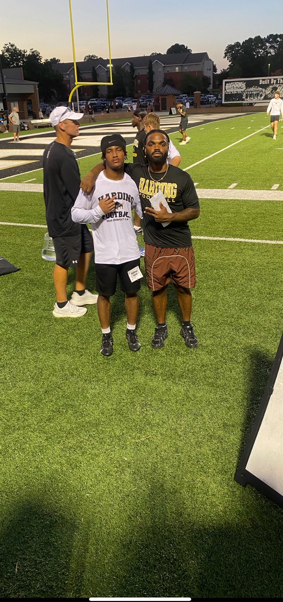 Kam_Davis27's tweet image. Had a great time at @Harding_FB camp yesterday. Loved the tour of the campus by @PaulSimmonsHU. Thank you @CoachD_BisonsWR and my new big bro @Bdirty7k for the teaching! Got some great reps in with my QB @TJenx08!