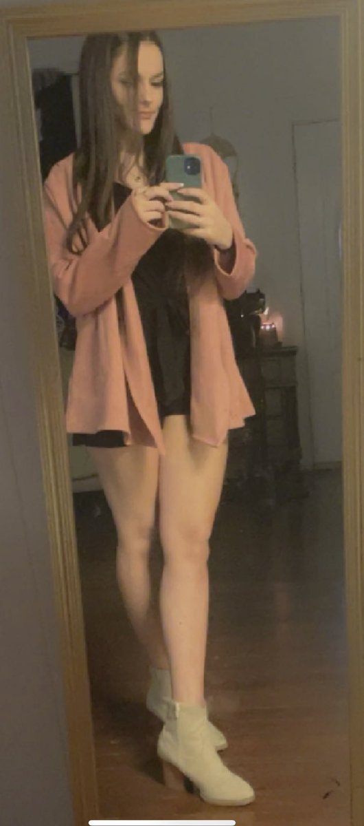 Scrambledmegx's tweet image. Why when posting a photo does it always zoom in so much ..