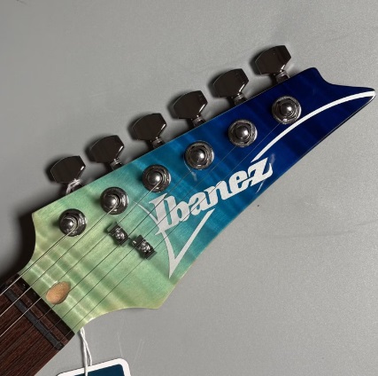 shima_nagakute's tweet image. 島村楽器限定モデル!Ibanez SA260FM!薄いボディで弾きやすいSAシリーズのグラデーションが夏らしさを感じさせる1本です!高級感のあるフレイムメイプルとブルーがいいですね!
#IBANEZ #夏にオススメギター
store.shimamura.co.jp/ec/pro/disp/1/…