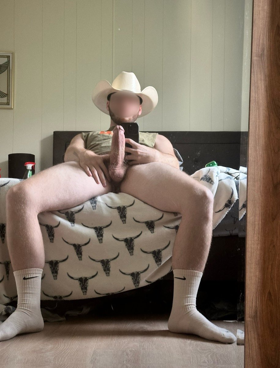 dontaej0's tweet photo. need a tight hole for this huge dick😏 any takers? https://t.co/F6GljRPi79