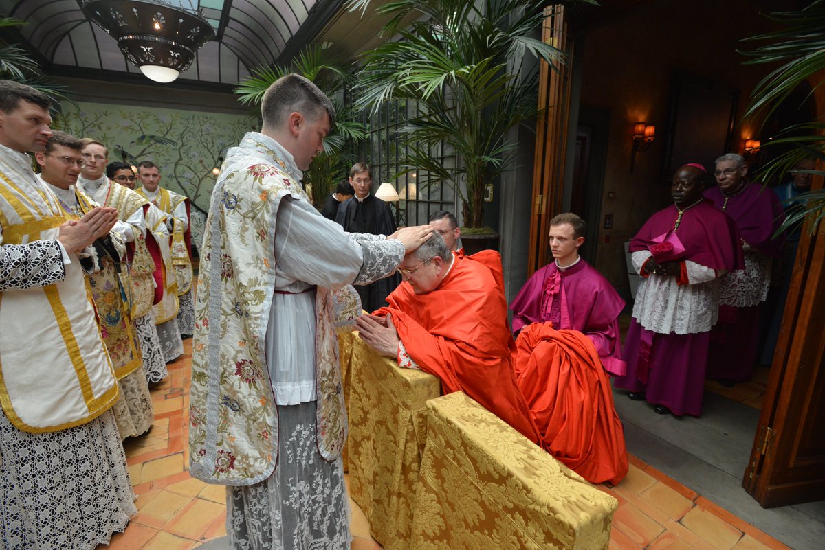 ICKSP's tweet image. A newly ordained American canon, from our Institute apostolate in Kansas City, MO (@OldStPatsKC) imparts his First Blessing on His Eminence Raymond Leo Cardinal Burke in Florence, Italy.
#OrdinationWeek #ICKSP #Catholic #Tradition
