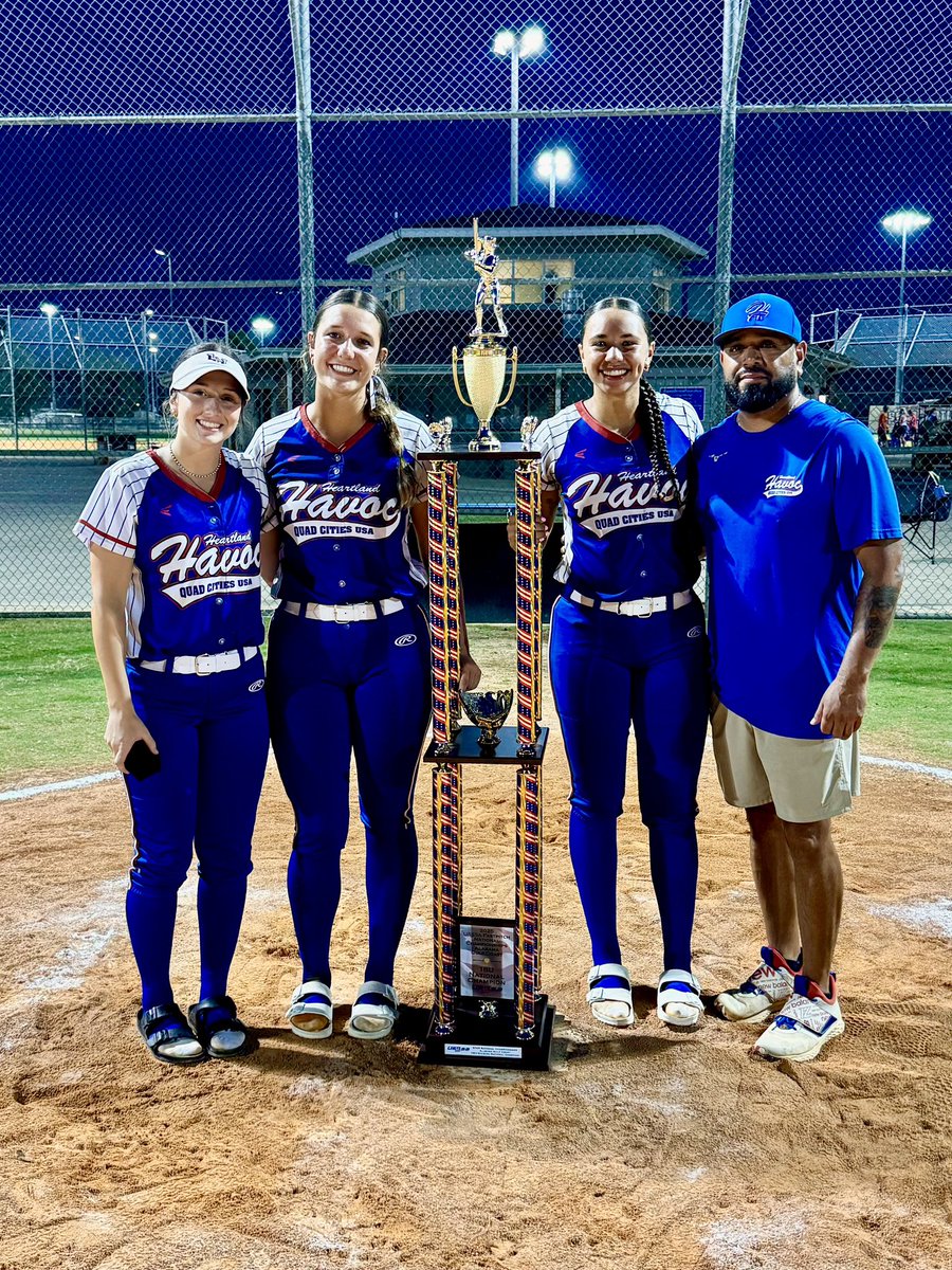 SoftballUTHS's tweet image. Congrats to seniors Chloe Ledford, Emily Stevens, Mea Johnson and Assistant Coach Jacob on winning the Alabama Gulf Coast USSSA 18U Nationals!