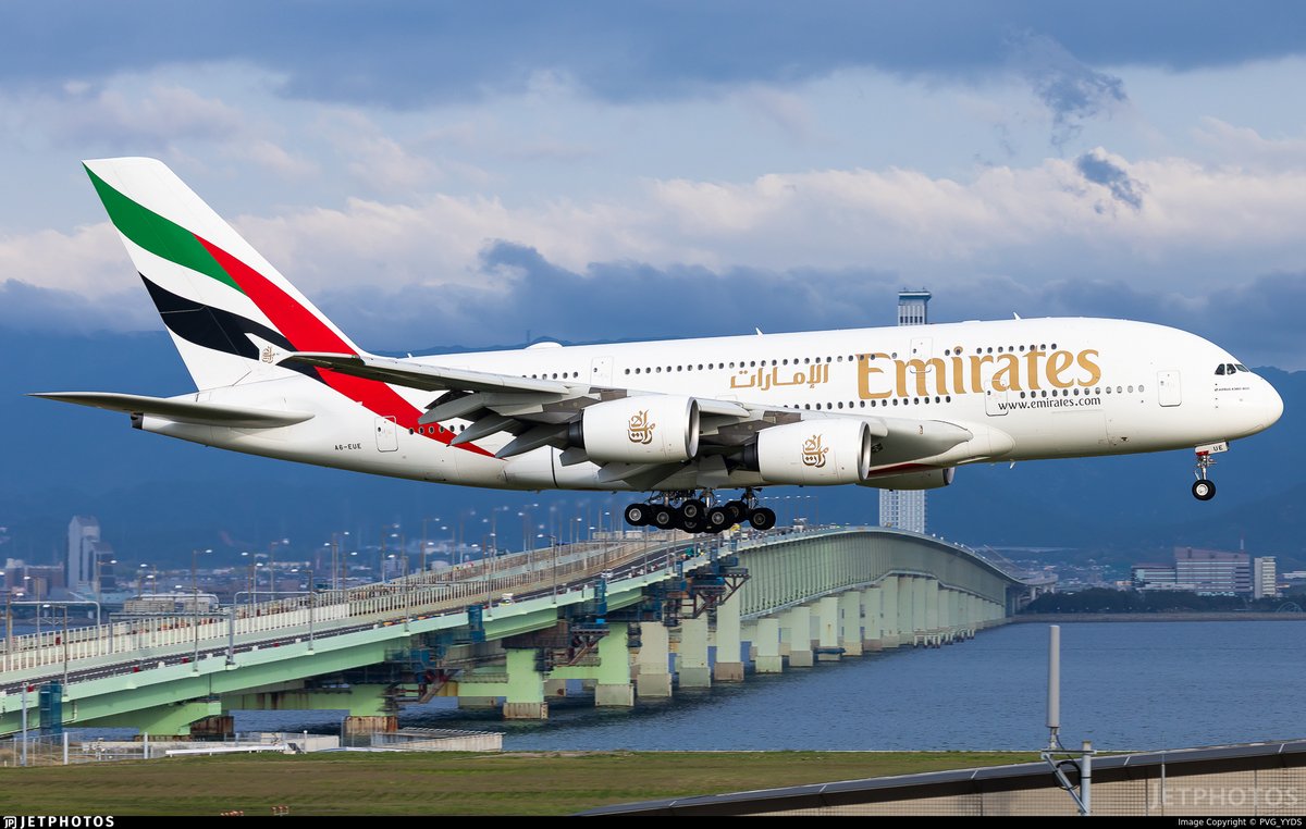 JetPhotos's tweet image. An Emirates A380 landing in Osaka. jetphotos.com/photo/11742493 © PVG_YYDS
