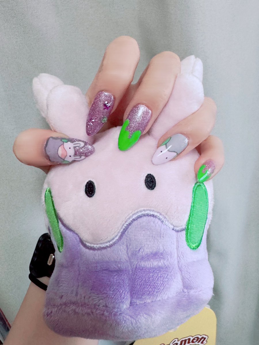 Shiragiku___'s tweet image. ヌメラお迎え記念ネイルした💜