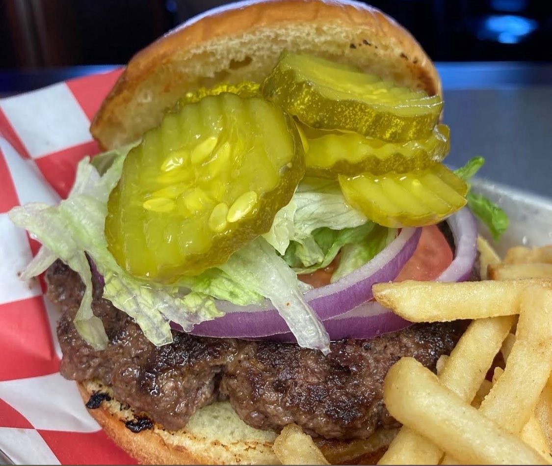 UpstairsPub_IU's tweet image. Pub Burger.
Extra Pickles.
For the MFn win !!
Kitchen is open until midnight EVERY night ... these burgers are incredible (truly a hidden gem in Bloom) and we'll put our wings & nachos up against anyone's in town !!
There's a new crave in Bloomington; ya owe it to yourself to…