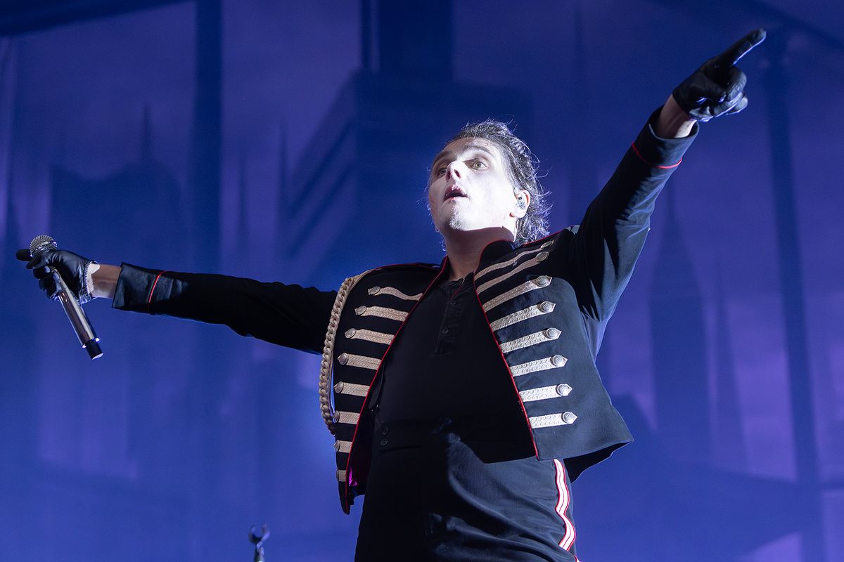 justwayalex's tweet image. I love how they look so huge and so show stopping. The stage is their place in the world.
Thanks to Raymond Ahner
consequence.net/2025/07/my-che…