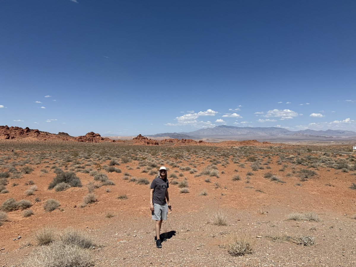 mariomnts's tweet image. Comienzan mis 2 semanas por el desierto desde Las Vegas, espero que no acaben como SIRAT.