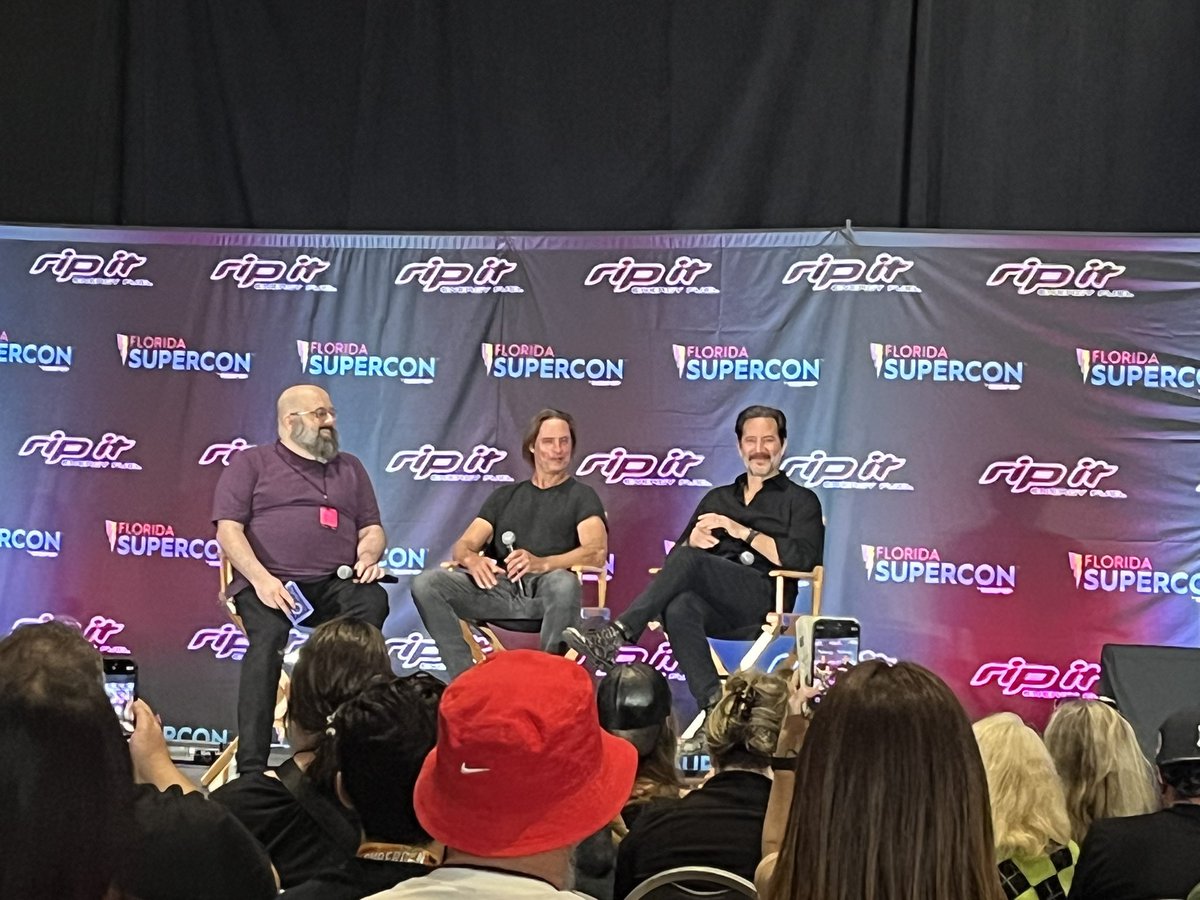 ExamineMoments's tweet image. More fun memorable moments on this last day of @FloridaSupercon
Enjoyed “The Lost” panel @JoshHolloway and @henryiancusick
Also with @JohnBoyega was a great conversation as he shared some of his experiences with acting in @starwars and more.
#floridasupercon #panel 🤗📝