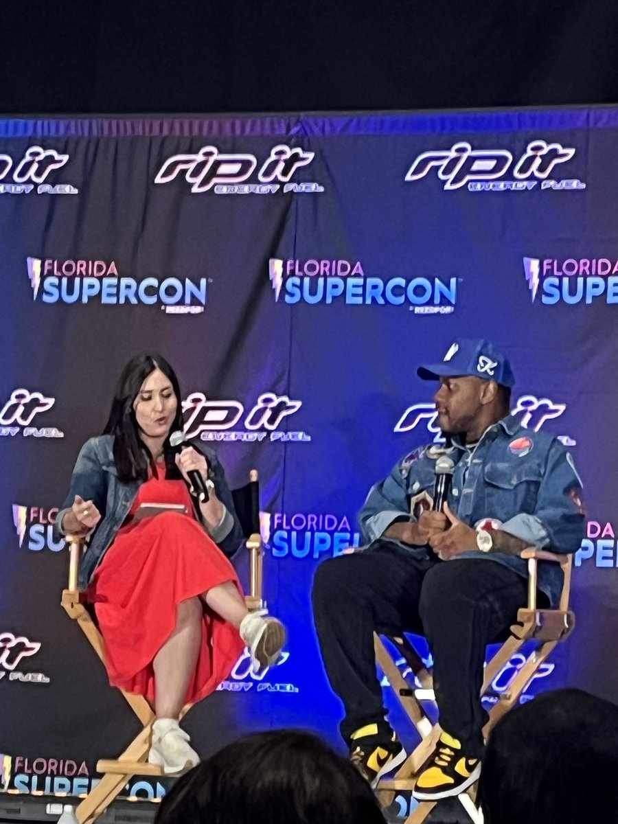 ExamineMoments's tweet image. More fun memorable moments on this last day of @FloridaSupercon
Enjoyed “The Lost” panel @JoshHolloway and @henryiancusick
Also with @JohnBoyega was a great conversation as he shared some of his experiences with acting in @starwars and more.
#floridasupercon #panel 🤗📝