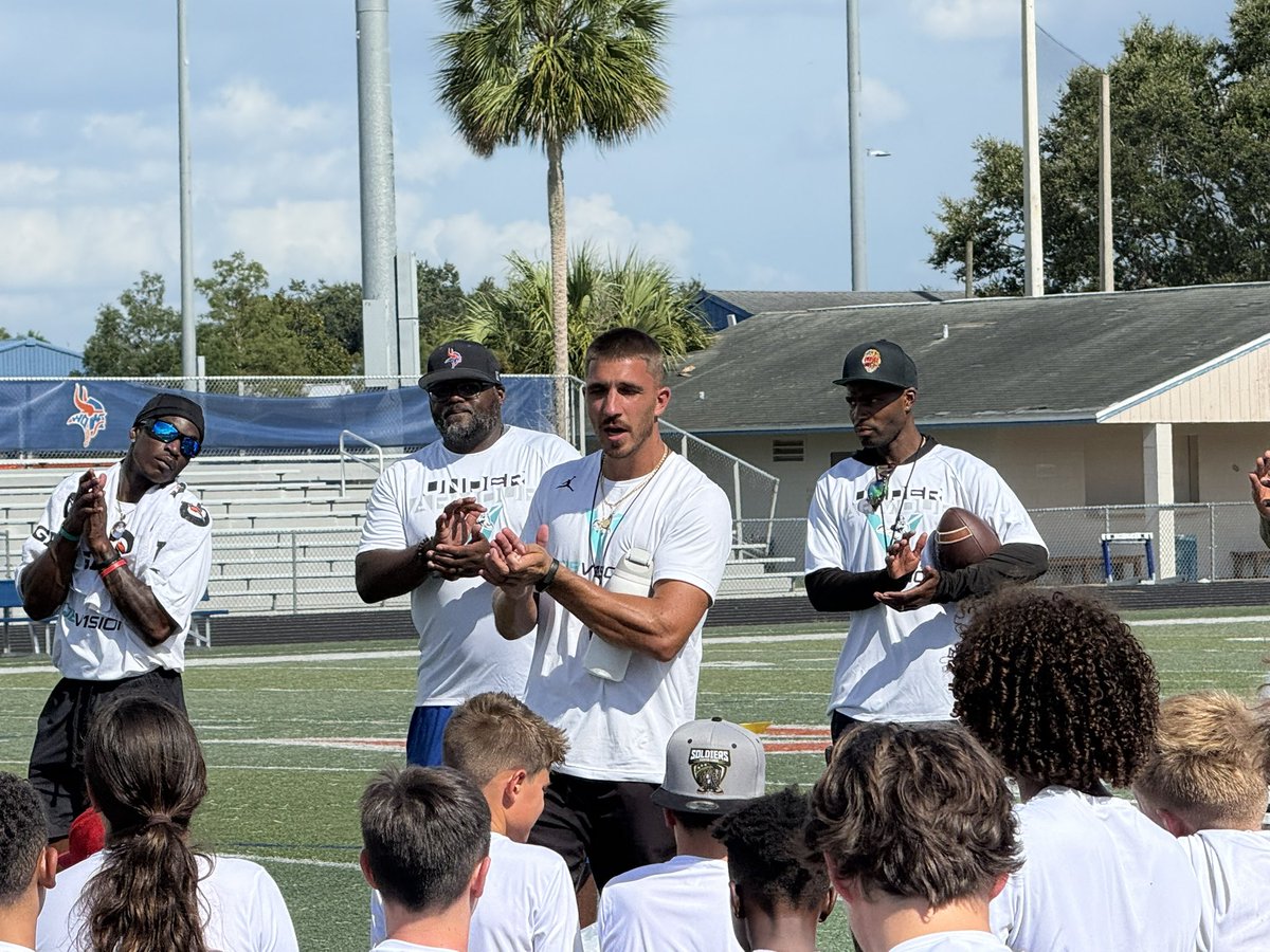 miles_flash's tweet image. Great camp experience with QB V1sion and Coach Casey Kacz !! Always appreciate the work and working with some of the best QBs and Wide Receivers in the area! @lions_popwarner