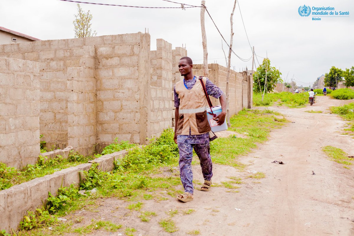 oms_benin's tweet image. 👶🏽🛡️ Chaque dose compte ! 💉💧
La #poliomyélite n’a pas sa place au #Bénin🇧🇯.
Merci aux 1️⃣5️⃣0️⃣0️⃣0️⃣ relais communautaires, agents #vaccinateurs engagés dans cette noble mission.
Ils frapperont à votre porte ! 🏡 Accueillez les équipes de vaccination avec le sourire.🥰
Chers…