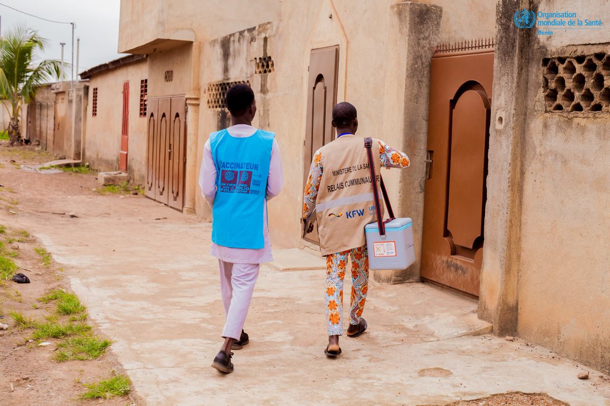 oms_benin's tweet image. 👶🏽🛡️ Chaque dose compte ! 💉💧
La #poliomyélite n’a pas sa place au #Bénin🇧🇯.
Merci aux 1️⃣5️⃣0️⃣0️⃣0️⃣ relais communautaires, agents #vaccinateurs engagés dans cette noble mission.
Ils frapperont à votre porte ! 🏡 Accueillez les équipes de vaccination avec le sourire.🥰
Chers…