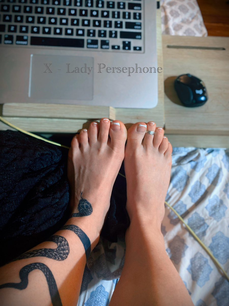The snake marks those who submit.
You’re not just paying for a photo.
You’re paying for permission to breathe near me.

🐍 #WorshipMe #Findomme #StepOnMe
#goddessworship