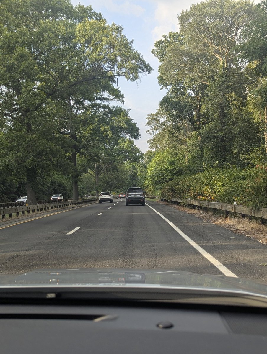 EmmaScott's tweet image. Slipped into Connecticut, and already everything smells nicer.