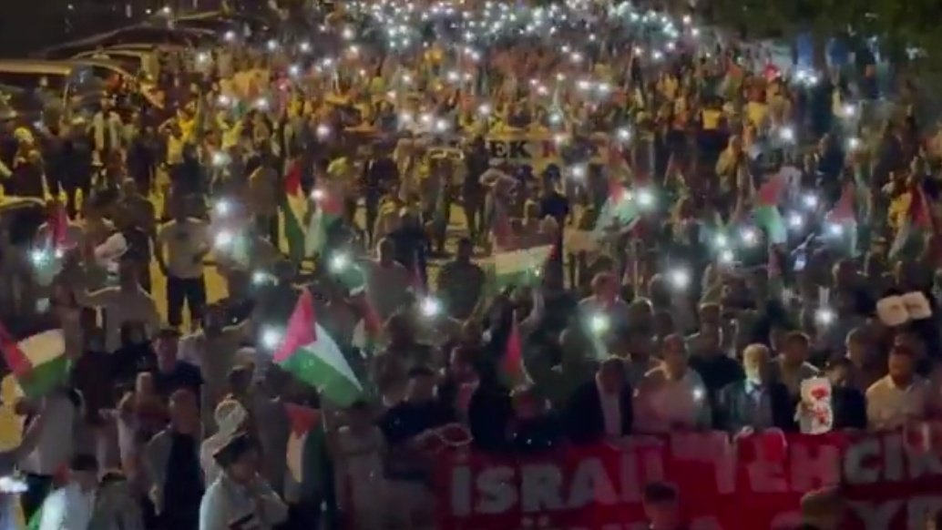 #SONDAKİKA

Ankara'da, Ebu Ubeyde'nin Çağrısı Üzerine Gazze'deki Açlığa Dikkat Çekmek Amacıyla ABD Büyükelçiliği Önünde Toplandı.

▪︎#GazzeyiUnutma 🇹🇷 🇵🇸