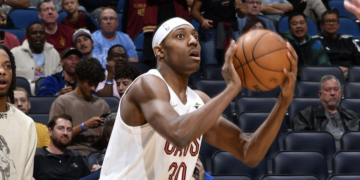 SleeperCleCavs's tweet image. "The Cavs organization believes in Tomlin and he may get consideration for regular-season rotation minutes"
With the current Wade rumors, how would you feel about Tomlin stepping up in his place?