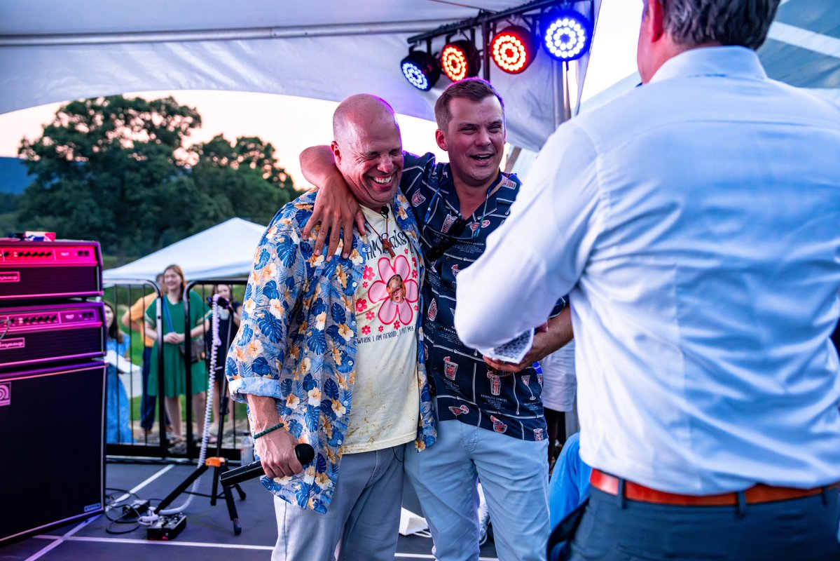 LifeRingSWVA's tweet image. $1.84 MILLION RAISED 💛
In 3 years, Charlotte’s Play Yellow has gone from a dream to a movement, now helping fund a new pediatric cancer clinic in SW Virginia.
On pace to hit $4M raised in just 30 months.
Because of you.
Thank you 🫶 #PlayYellow #FightingKidsCancerSWVA