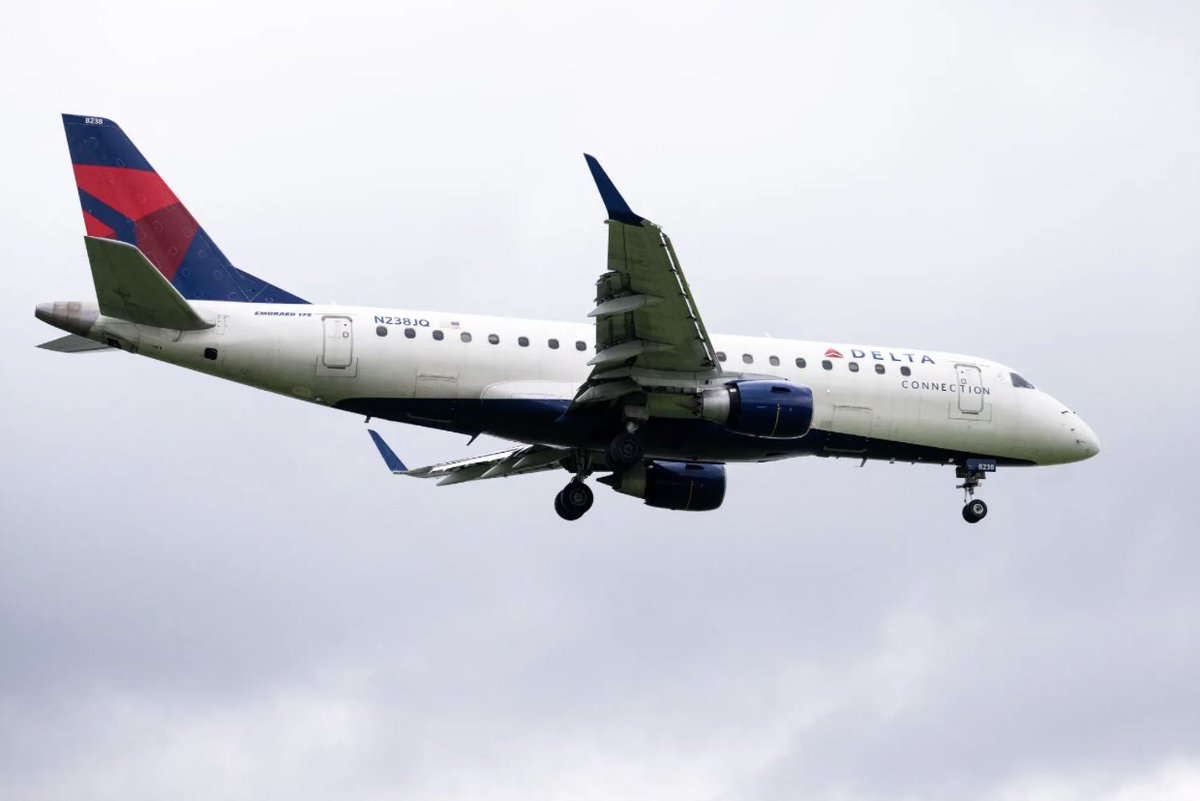 BREAKING: A Delta Connection jet made an aggressive mid-air maneuver to avoid a U.S. Air Force B-52 while approaching Minot, ND. The pilot apologized after landing, calling it “not normal at all” and “not a fun day at work.” Everyone landed safely. The people on the plane