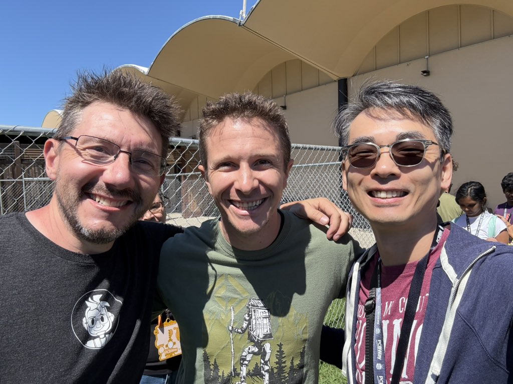 printsandplanks's tweet image. Met @joeltelling and @SirWrender at @OpenSauceLive ! Nice to meet you both!