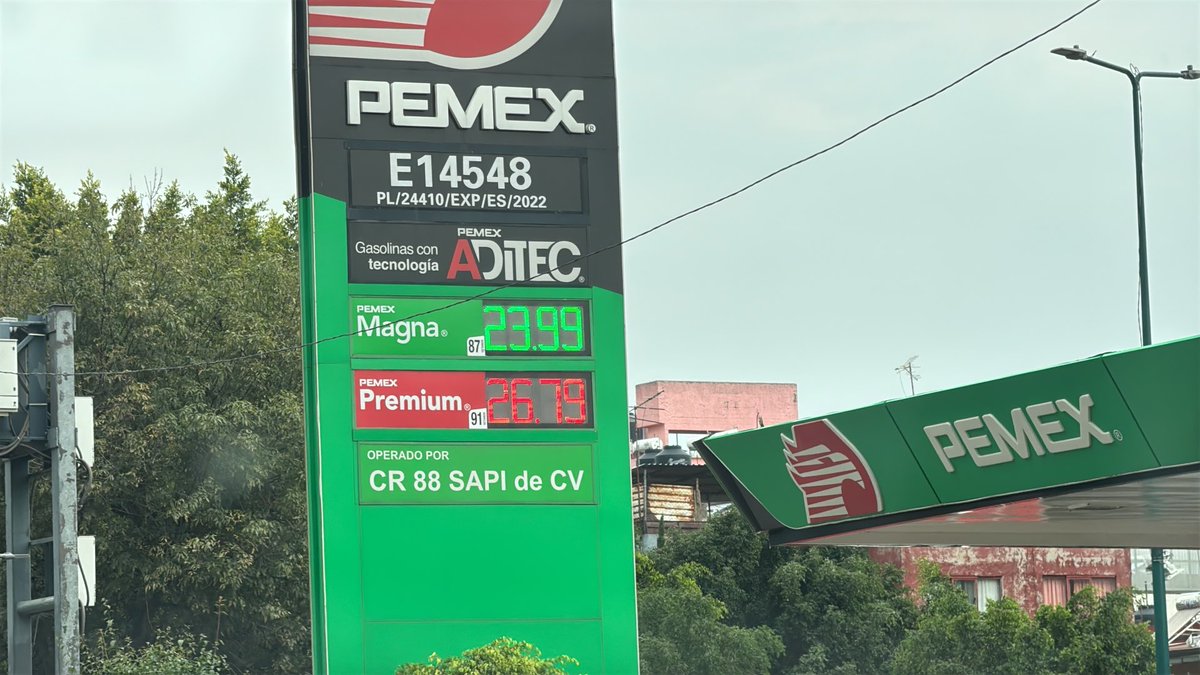Para la chairiza facha
Desde ⁦<a href="/lopezobrador_/">Andrés Manuel</a>⁩ el precio de la gasolina subió de 18 a 26.79 pesos por litro 60% más cara que en Estados Unidos
Las mentiras de ⁦<a href="/PartidoMorenaMx/">Morena</a>⁩ 
Dizque no habría #Gazolinazo y fue #Mentira
Todo para cubrir el hoyo fiscal