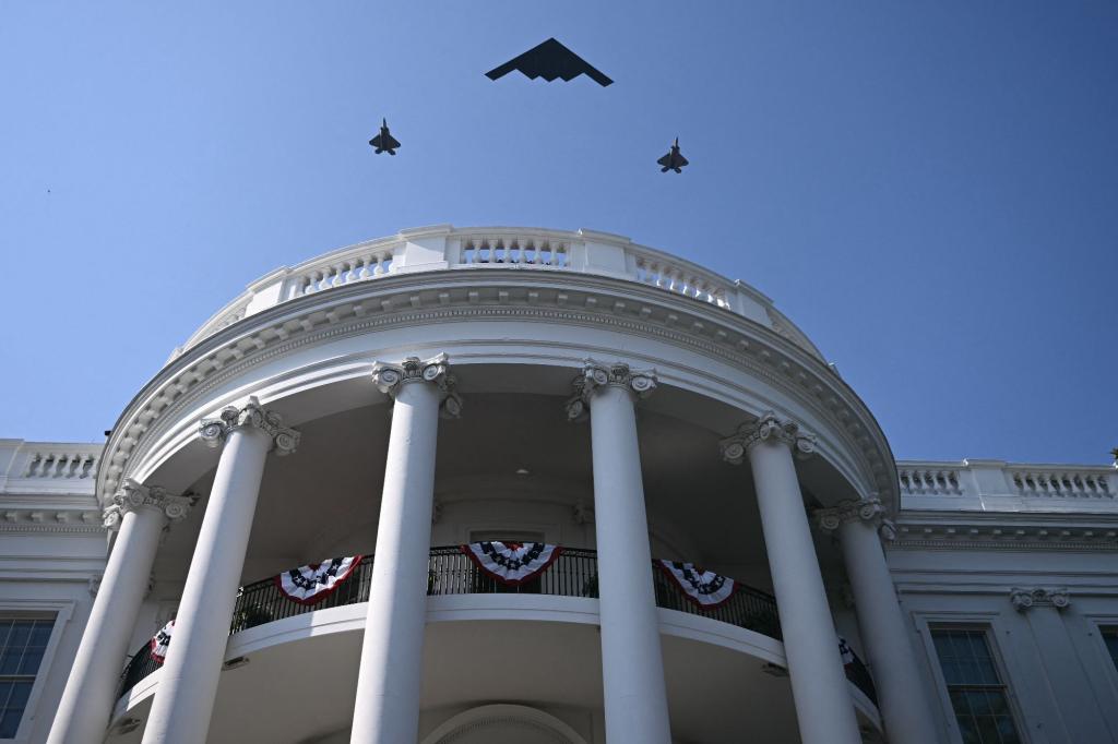 NYPostOpinion's tweet image. Bomber pilot spills on what it’s like to fly a mission: ‘No time to be afraid’ trib.al/6rkWyzV